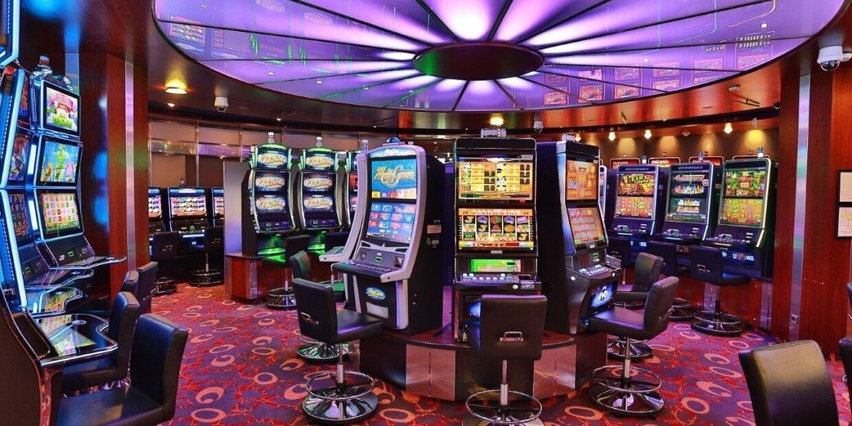 Digital vs. Physical Casinos: A Head-to-Head Comparison